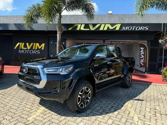 TOYOTA HILUX 2.8 D-4D TURBO DIESEL CD SRX PLUS 4X4 AUTOMÁTICO TOYOTA HILUX 2.8 D-4D TURBO DIESEL CD SRX PLUS 4X4 AUTOMÁTICO