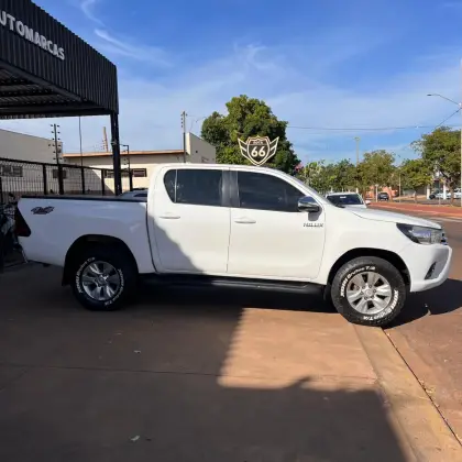 TOYOTA HILUX 2.8 SRV 4X4 CD 16V DIESEL 4P AUTOMÁTICO
