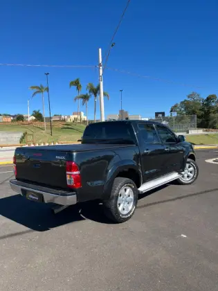 TOYOTA HILUX 3.0 SRV 4X4 CD 7 LUGARES 16V TURBO INTERCOOLER DIESEL 4P AUTOMÁTICO
