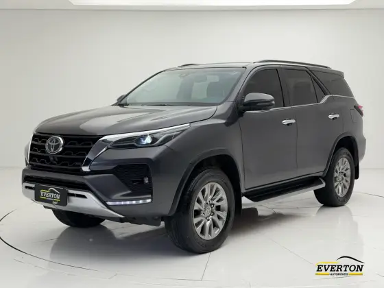 TOYOTA HILUX SW4 2.8 D-4D TURBO DIESEL SRX PLATINUM 7L 4X4 AUTOMÁTICO