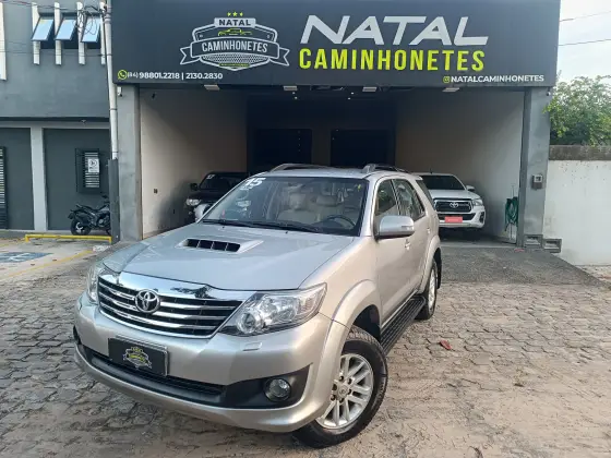 TOYOTA HILUX SW4 3.0 SRV 4X4 7 LUGARES 16V TURBO INTERCOOLER DIESEL 4P AUTOMÁTICO TOYOTA HILUX SW4 3.0 SRV 4X4 7 LUGARES 16V TURBO INTERCOOLER DIESEL 4P AUTOMÁTICO