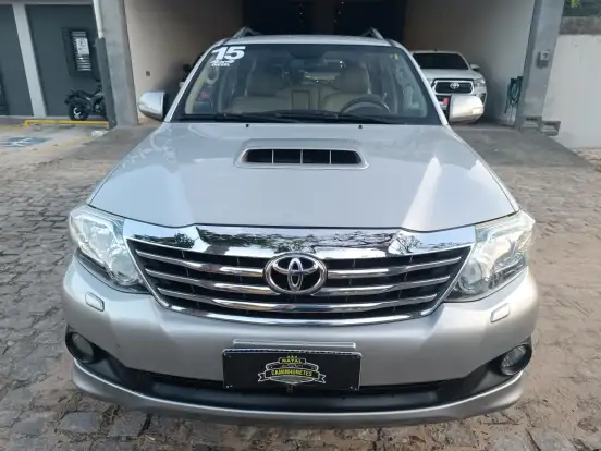 TOYOTA-HILUX SW4-2015