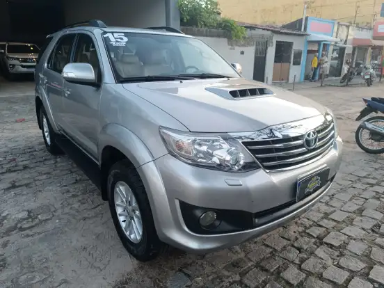 TOYOTA-HILUX SW4-2015