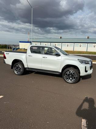 TOYOTA HILUX 2.8 D-4D TURBO DIESEL CD SRX 4X4 AUTOMÁTICO
