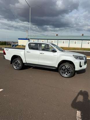 TOYOTA-HILUX-2023