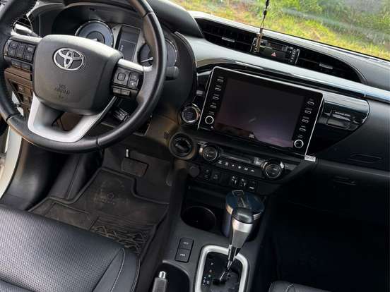 TOYOTA-HILUX-2.8 D-4D TURBO DIESEL CD SRX 4X4 AUTOMÁTICO TOYOTA-HILUX-2023