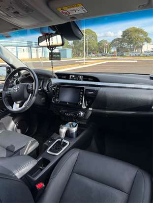TOYOTA-HILUX-2023