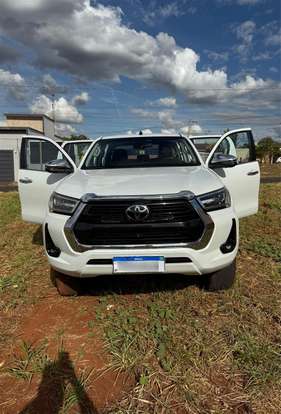 TOYOTA-HILUX-2.8 D-4D TURBO DIESEL CD SRX 4X4 AUTOMÁTICO TOYOTA-HILUX-2023