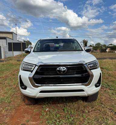 TOYOTA-HILUX-2023