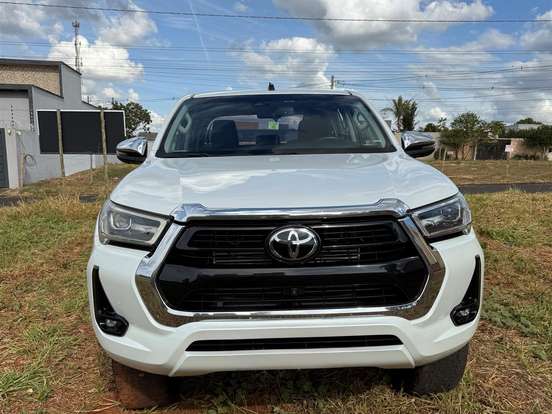 TOYOTA-HILUX-2.8 D-4D TURBO DIESEL CD SRX 4X4 AUTOMÁTICO TOYOTA-HILUX-2023