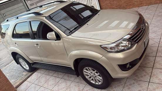 TOYOTA-HILUX SW4-2015