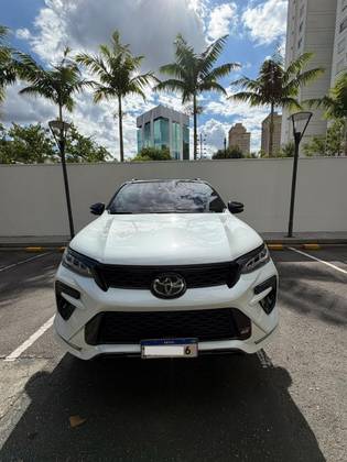 TOYOTA HILUX SW4 2.8 D-4D TURBO DIESEL GR-S 7L 4X4 AUTOMÁTICO