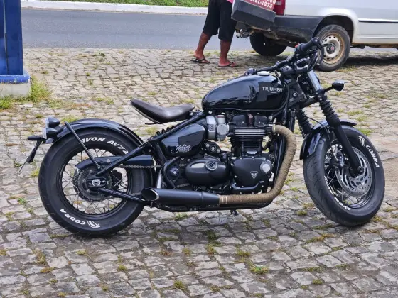 TRIUMPH BONNEVILLE BOBBER 1200 