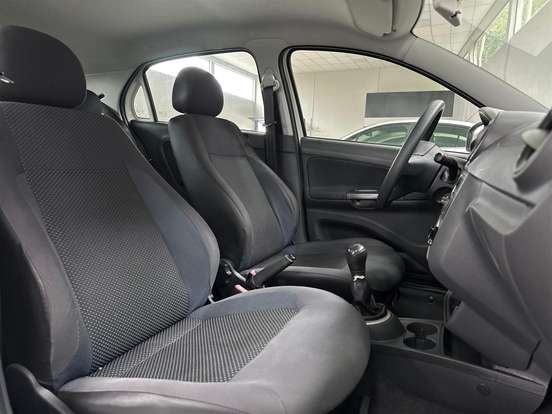 VOLKSWAGEN-GOL-1.6 MI TRENDLINE 8V FLEX 4P MANUAL VOLKSWAGEN-GOL-2015