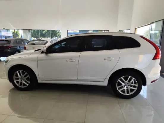 VOLVO-XC60-2.0 T5 MOMENTUM GASOLINA 4P AUTOMÁTICO VOLVO-XC60-2016