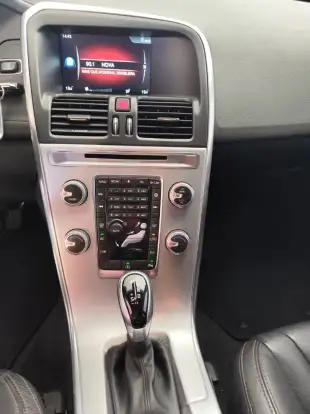 VOLVO-XC60-2016