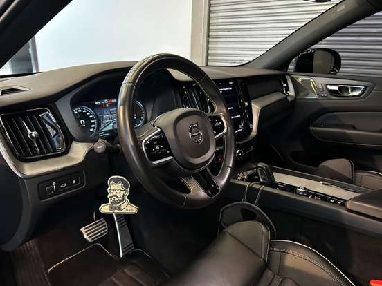 VOLVO-XC60-2021