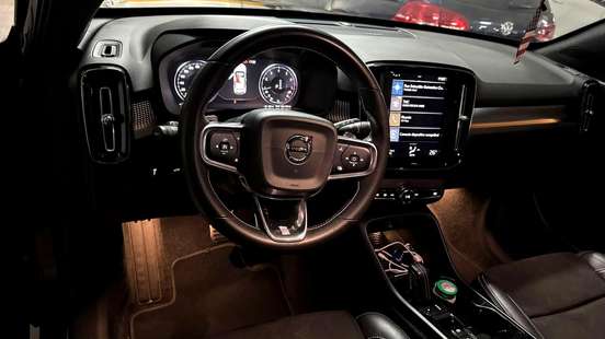 VOLVO-XC40-2.0 T5 GASOLINA R-DESIGN AWD GEARTRONIC VOLVO-XC40-2018