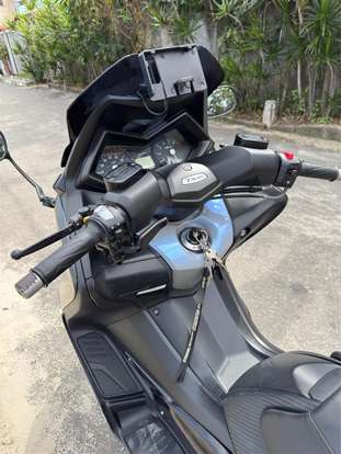 YAMAHA-TMAX-2015