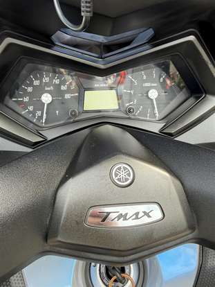 YAMAHA-TMAX-2015