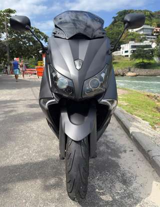 YAMAHA-TMAX-2015