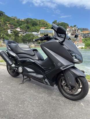 YAMAHA-TMAX-2015