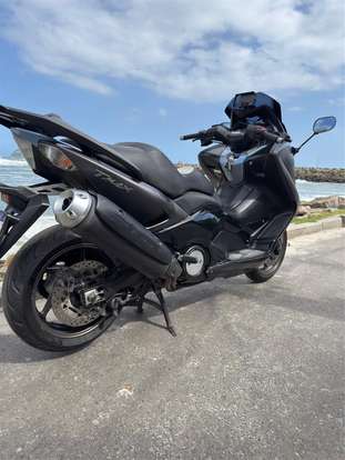 YAMAHA-TMAX-2015