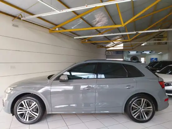 AUDI-Q5-2020
