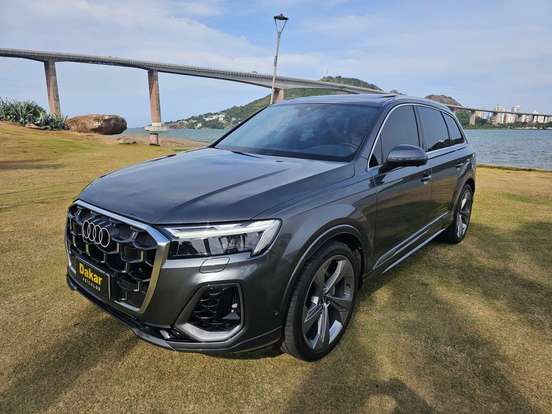 AUDI-Q7-2024