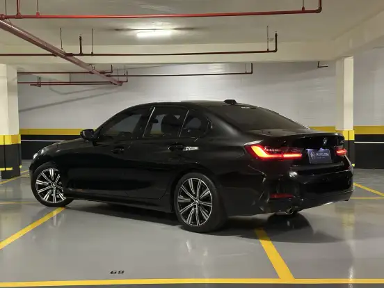 BMW-320i-2022
