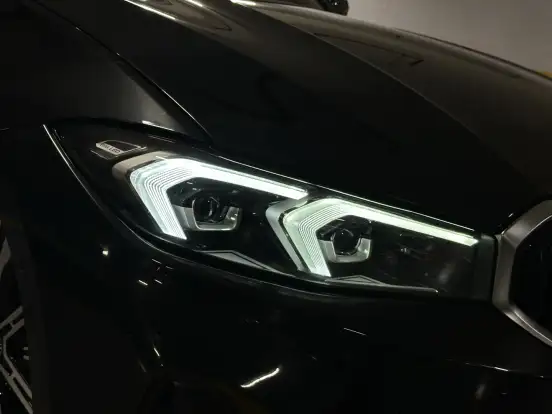 BMW-320i-2022
