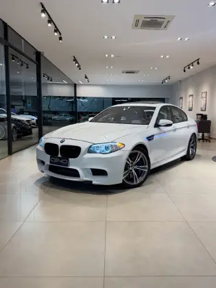 BMW M5 4.4 V8 32V GASOLINA 4P AUTOMÁTICO BMW M5 4.4 V8 32V GASOLINA 4P AUTOMÁTICO