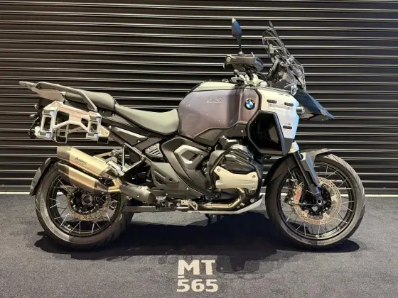 BMW R 1300 GS ADVENTURE TRIPLE BLACK BMW R 1300 GS ADVENTURE TRIPLE BLACK