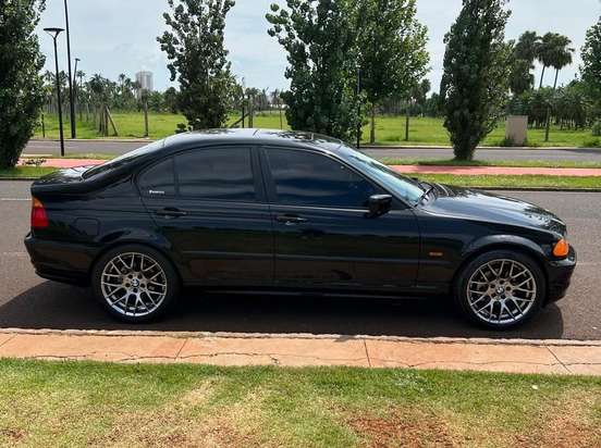 BMW-323i-2000
