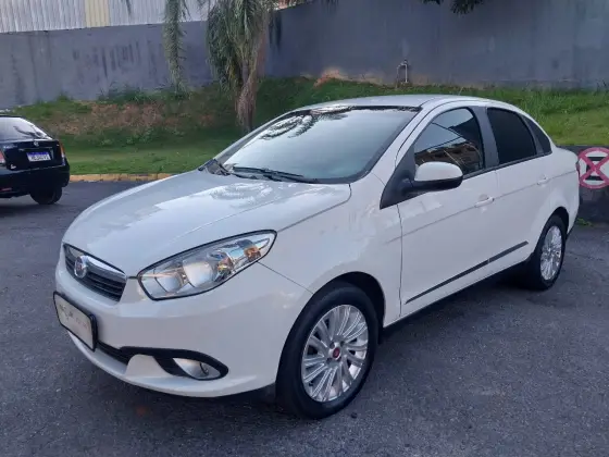 FIAT GRAND SIENA 1.6 MPI ESSENCE 16V FLEX 4P MANUAL FIAT GRAND SIENA 1.6 MPI ESSENCE 16V FLEX 4P MANUAL