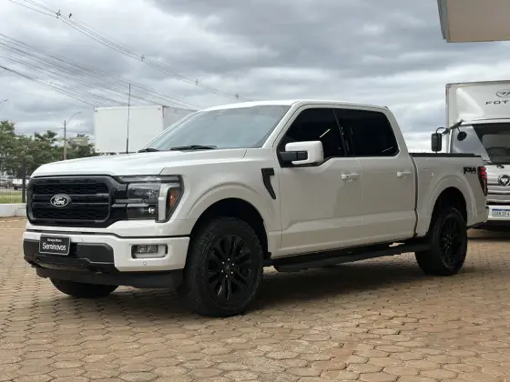 FORD F-150 5.0 V8 GASOLINA CD LARIAT BLACK FX4 AUTOMÁTICO