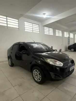 FORD FIESTA 1.6 ROCAM SEDAN 8V FLEX 4P MANUAL