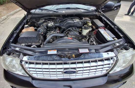 FORD-EXPLORER-2005