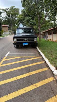 FORD-F-1000-1983