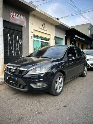FORD-FOCUS-2010