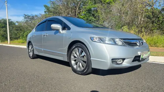 HONDA CIVIC 1.8 LXL 16V FLEX 4P AUTOMÁTICO HONDA CIVIC 1.8 LXL 16V FLEX 4P AUTOMÁTICO