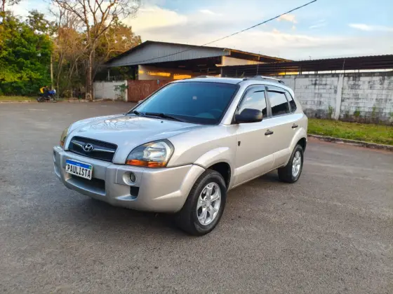 HYUNDAI TUCSON 2.0 MPFI GL 16V 142CV 2WD GASOLINA 4P AUTOMÁTICO