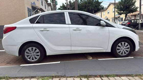 HYUNDAI HB20S 1.6 COMFORT PLUS 16V FLEX 4P MANUAL