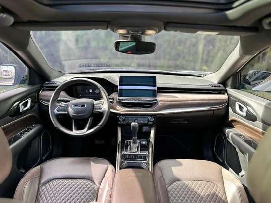 JEEP-COMMANDER-2023