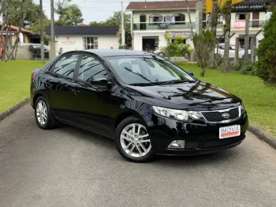 KIA CERATO 1.6 EX3 SEDAN 16V GASOLINA 4P MANUAL KIA CERATO 1.6 EX3 SEDAN 16V GASOLINA 4P MANUAL