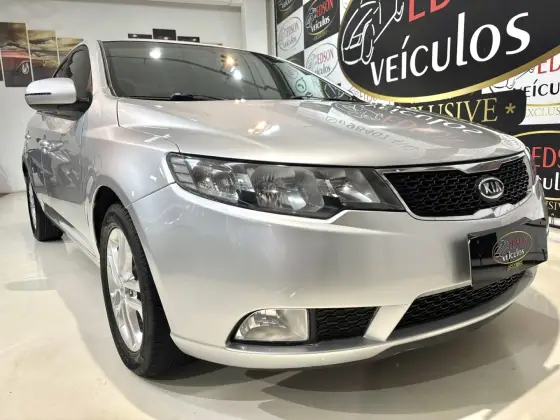 KIA CERATO 1.6 SEDAN 16V GASOLINA 4P MANUAL KIA CERATO 1.6 SEDAN 16V GASOLINA 4P MANUAL