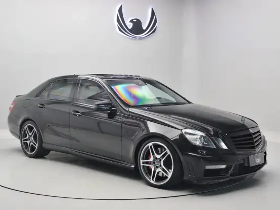 MERCEDES-BENZ-E 63 AMG-6.2 SEDAN V8 32V GASOLINA 4P AUTOMÁTICO MERCEDES-BENZ-E 63 AMG-2010