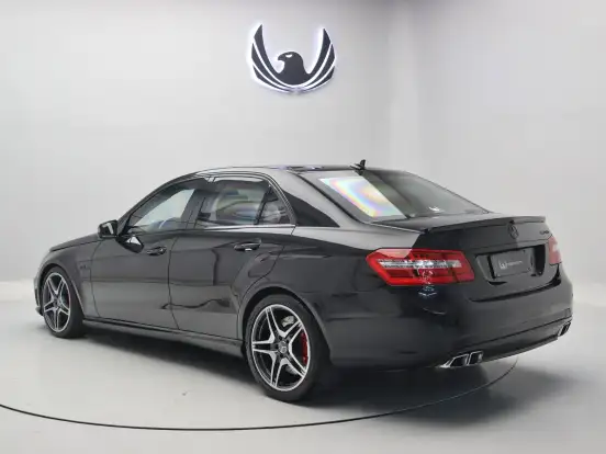 MERCEDES-BENZ-E 63 AMG-6.2 SEDAN V8 32V GASOLINA 4P AUTOMÁTICO MERCEDES-BENZ-E 63 AMG-2010