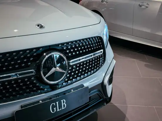 MERCEDES-BENZ-GLB 220-2.0 MHEV NIGHT EDITION 4MATIC 8G-DCT MERCEDES-BENZ-GLB 220-2026