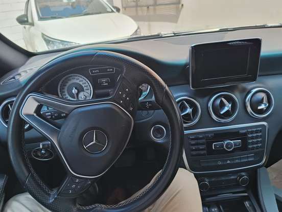 MERCEDES-BENZ-A 200-2013